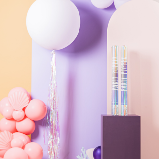 iridescent partypoppers met zilveren confetti