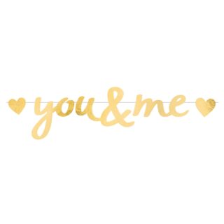 Gouden letterslinger met de tekst 'you & me'
