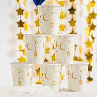 eid mubarak witte met gouden bekers