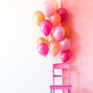 ballonnen in het roze en perzik kleur