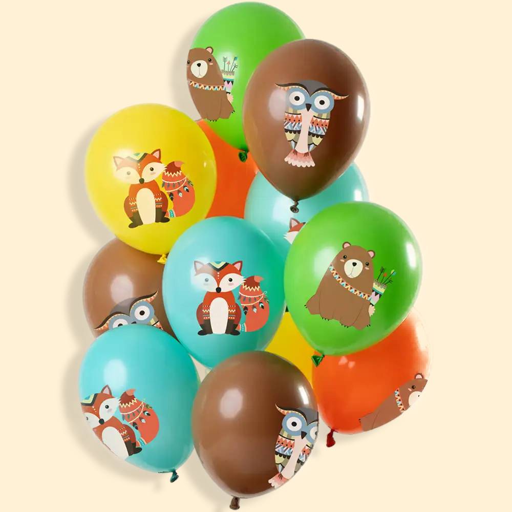 Ballonnen bedrukt met bosdieren waaronder een uil, een vos en een beer in de kleuren blauw, geel, bruin, oranje en groen