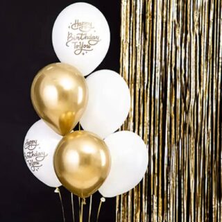 Ballonnenbundel met witte en gouden ballonnen en een gouden backdrop