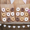 twee donut walls met kraft achtergrond