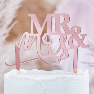 Taart Topper van rose gouden acryl met de tekst Mr & Mrs