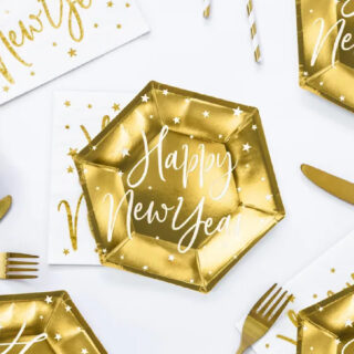 Gouden bordjes in de vorm van een hexagon met de tekst 'happy new year!' en witte sterretjes