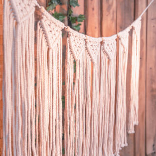 slinger van macrame