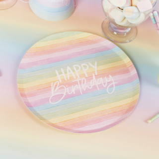 Regenboog bordjes in pasteltinten met witte tekst happy birthday