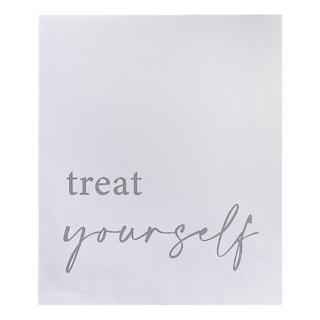 Witte zakjes met de tekst treat yourself