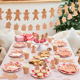 kerst versiering met gingerbread poppetjes en huisjes