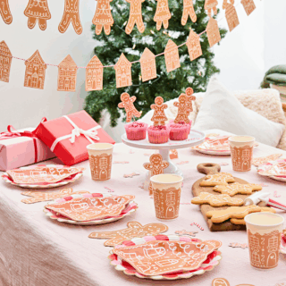 kerst versiering met gingerbread poppetjes en huisjes
