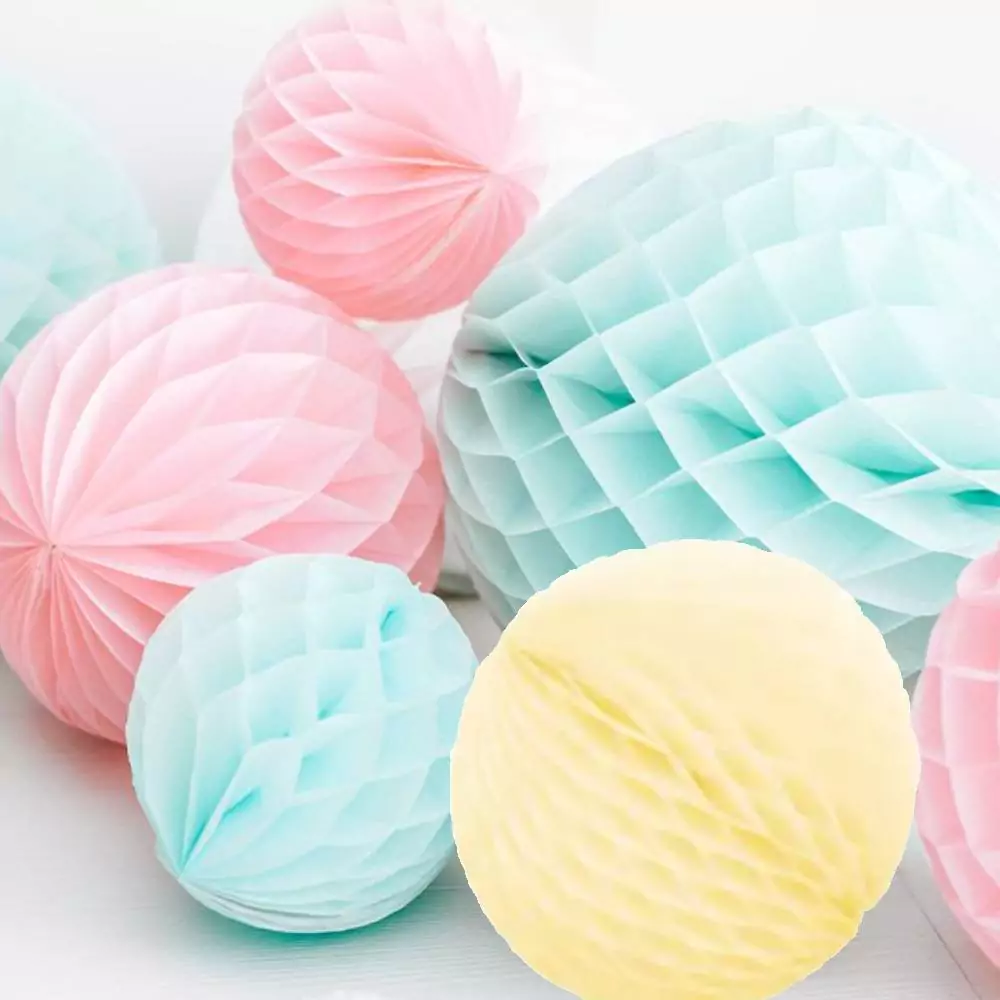 Pastelkleurige honeycombs in de kleuren geel, roze en blauw