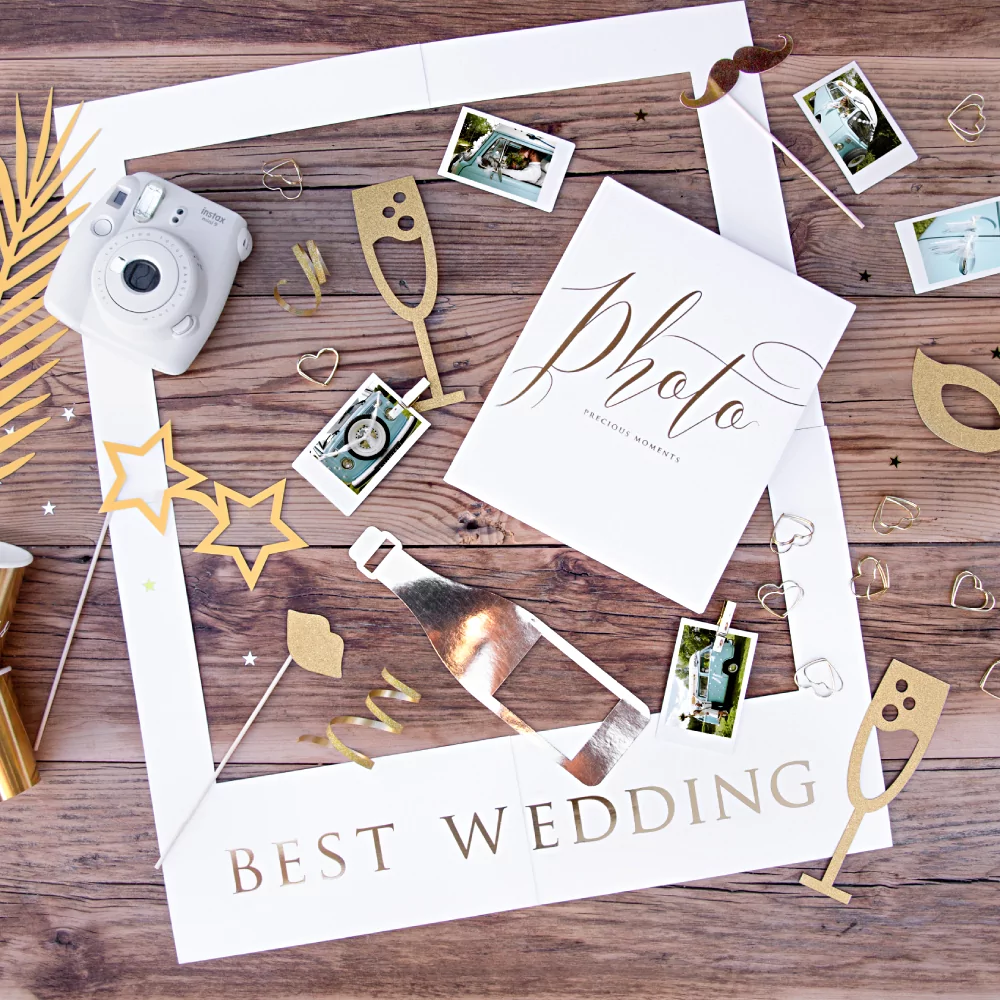 gouden en witte photo booth props