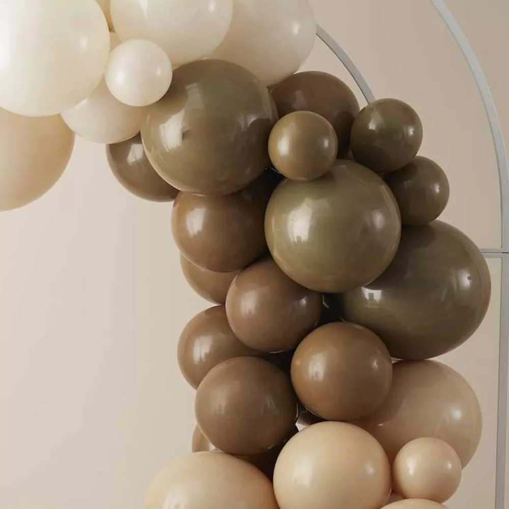 Ballonnenboog in bruine en nude kleuren
