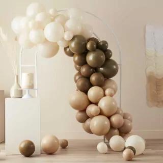 Ballonnenboog in bruine en nude kleuren