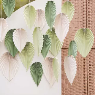 Backdrop van Palmbladeren in Creme & Salie tinten