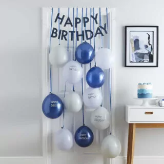versiering voor aan de deur met slingers en ballonnetjes