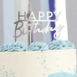 Taart Topper met de tekst happy birthday in het zilver