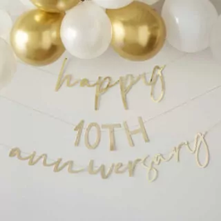 Tekst banner met de tekst Happy 10th Anniversary