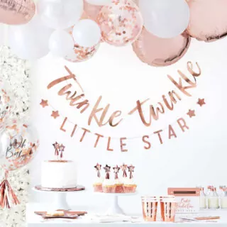 rose gouden babyshower lekkernijen en versieringen