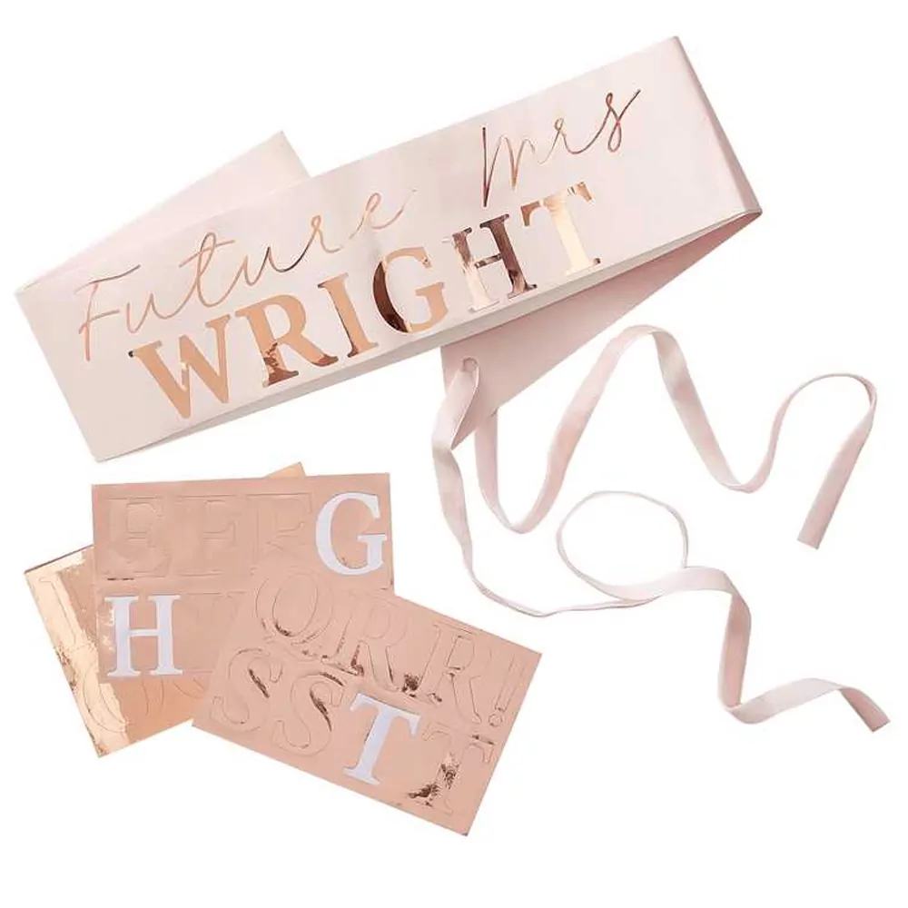 roze sjerp met future mrs wright en plakvellen met letters