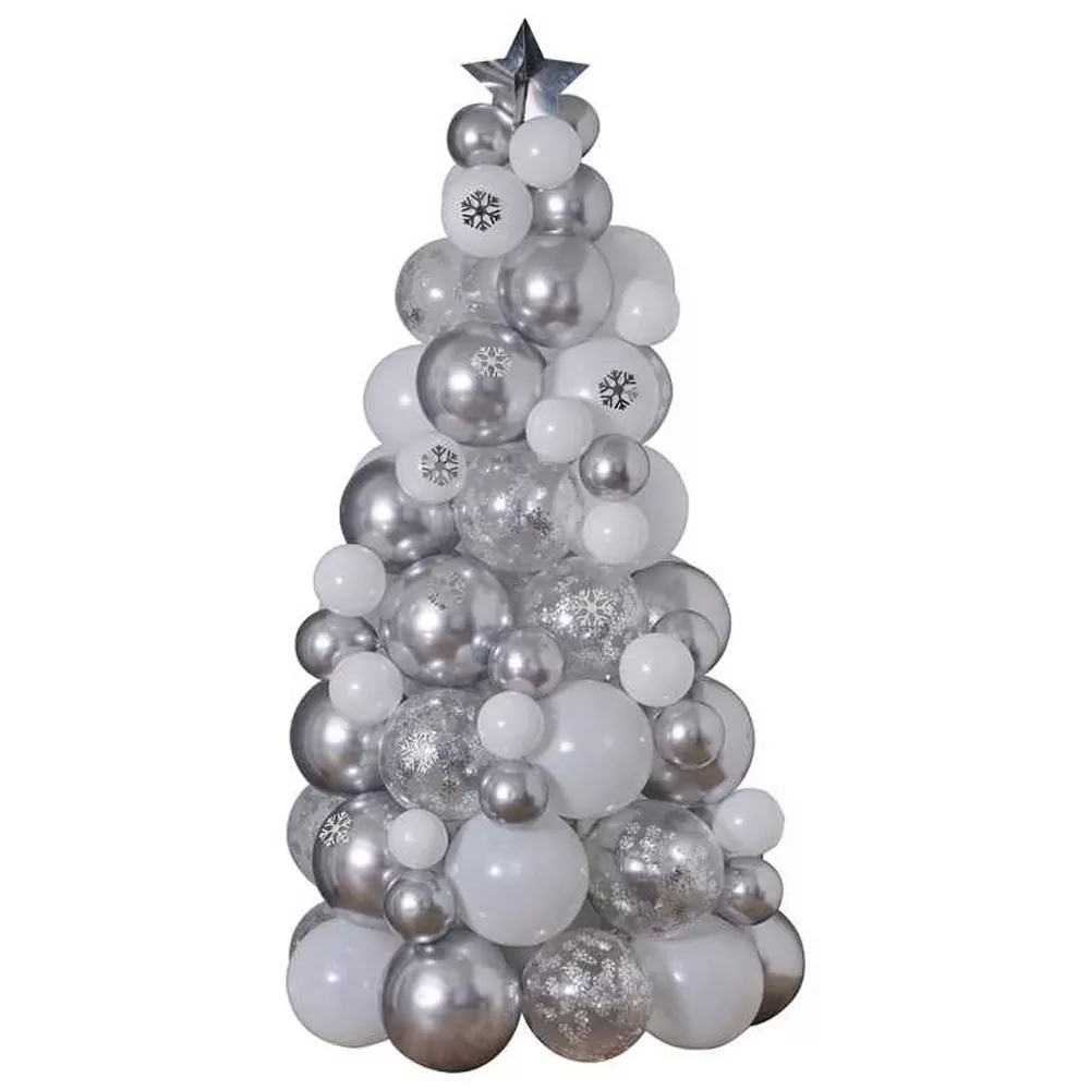 Kerstboom van witte en zilveren ballonnen