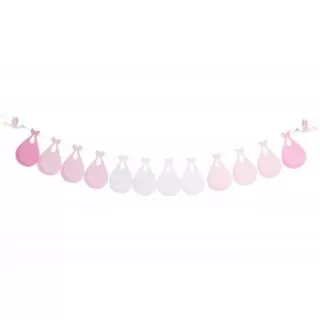 Slinger met twee ooievaars en roze en witte babydoeken