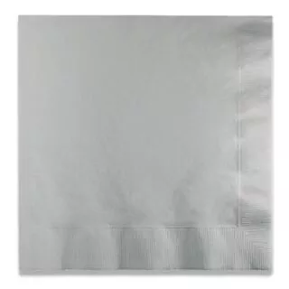 Zilverkleurige servetten met een ribbelrandje op een witte achtergrond