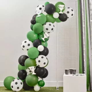 boog van ballonnetjes in voetbal thema