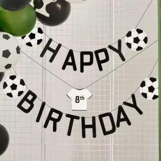 Letter banner voor verjaardag met voetbalthema