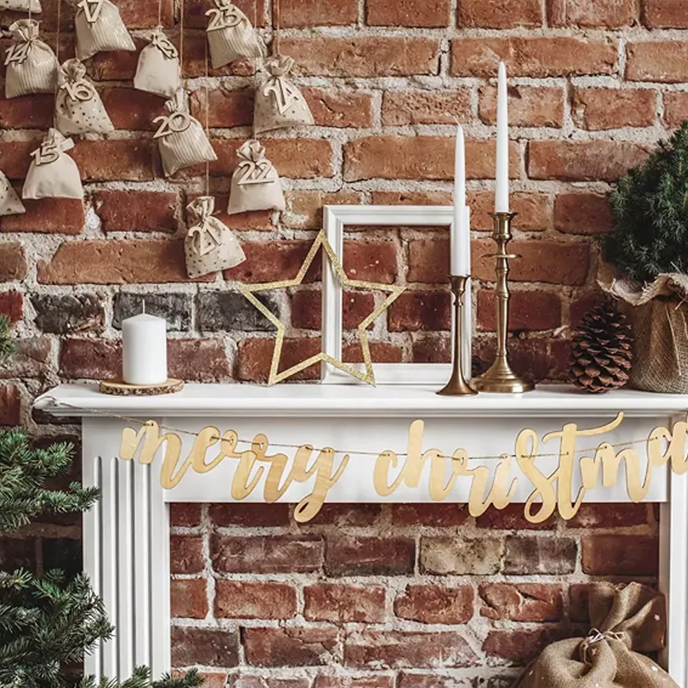 Schouw met kerstslinger en gouden houten ster