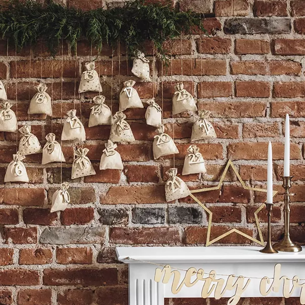 Schouw met kerstslinger en gouden houten ster