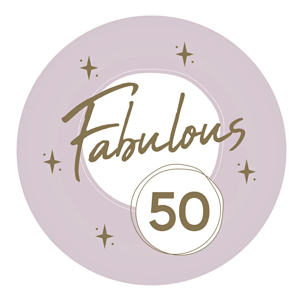 Lila bordjes met gouden bedrukking fabulous 50 en sterretjes