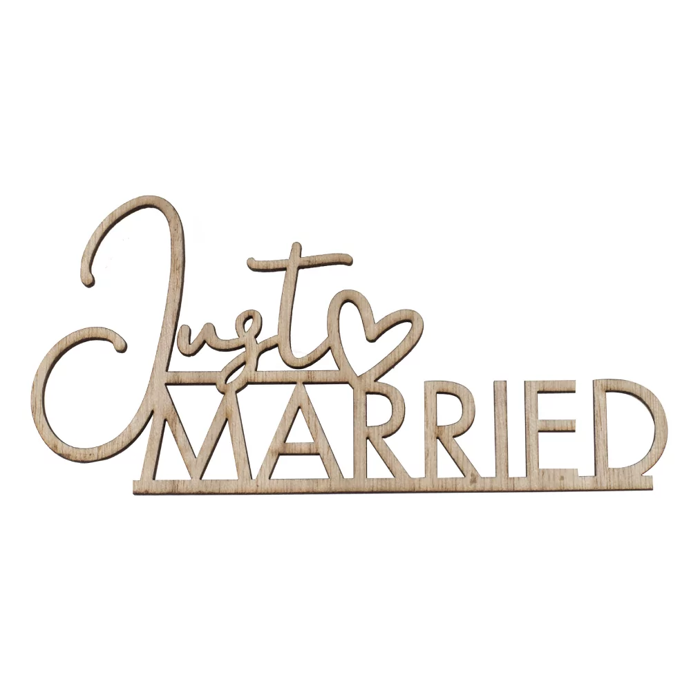 Houten bordje met de tekst just married en een hartje