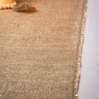 Tafelkleed bruin met gouden draad