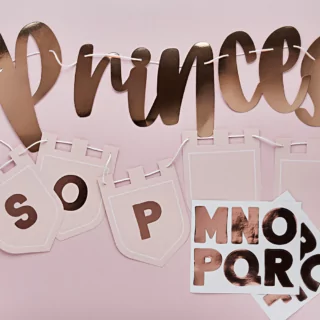 personaliseerbare slinger in het rose goud en lichtroze met prinsessen thema