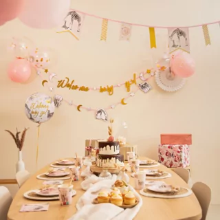 Roze en gouden versiering voor een babyshower meisje