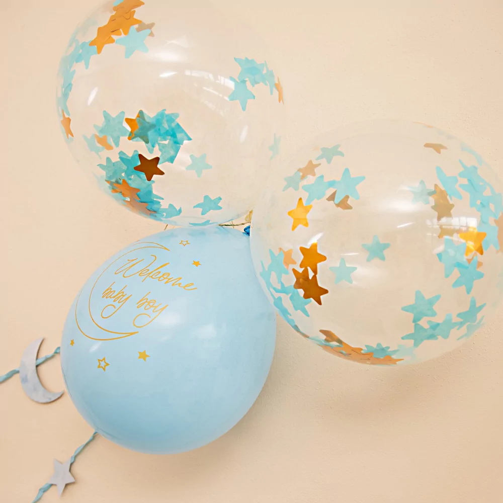 Blauwe ballon en transparante confetti ballonnen met sterretjes confetti in het goud en blauw