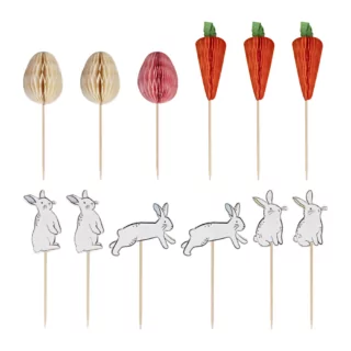 Cupcake toppers voor pasen met een wortel, paasei en konijntjes erop