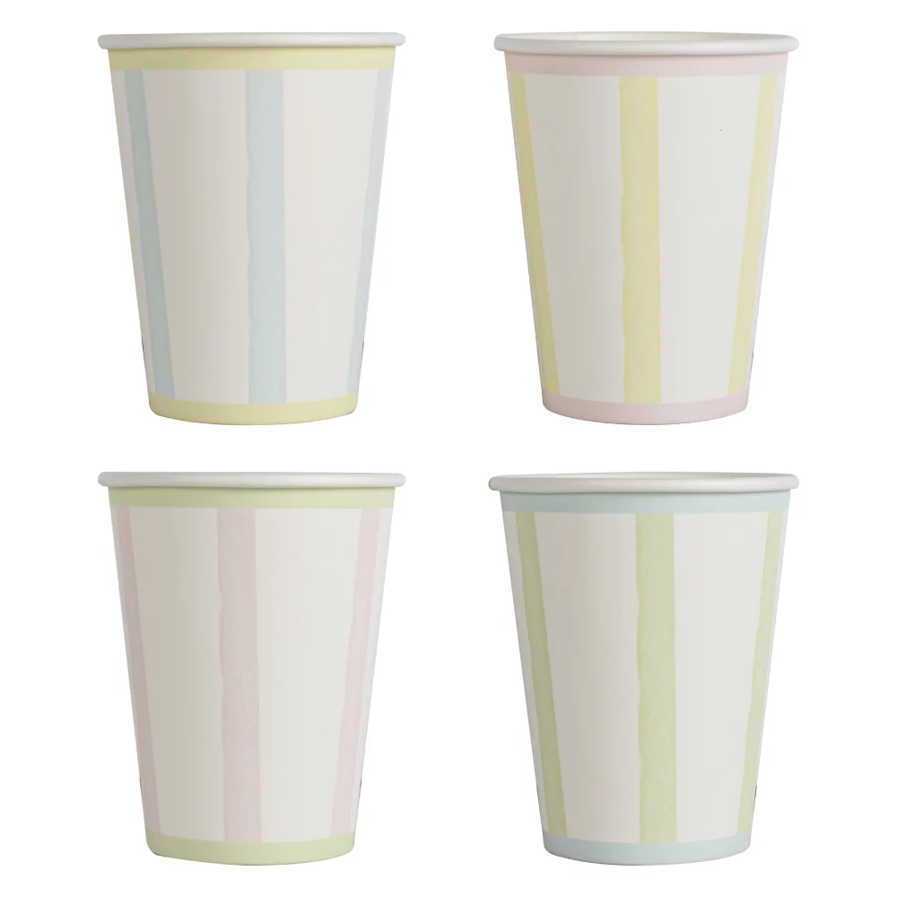 Bekers met pastel kleuren en strepen