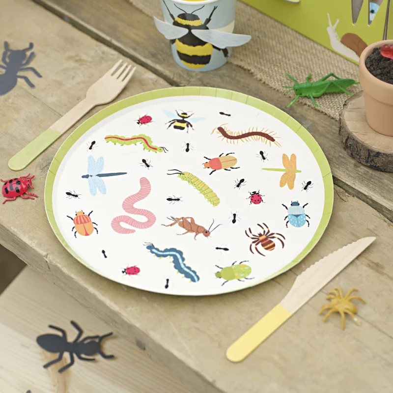 Papieren bordje met insecten erop