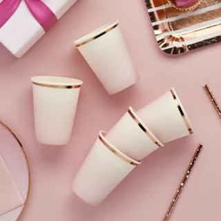 roze en rosé gouden bekers
