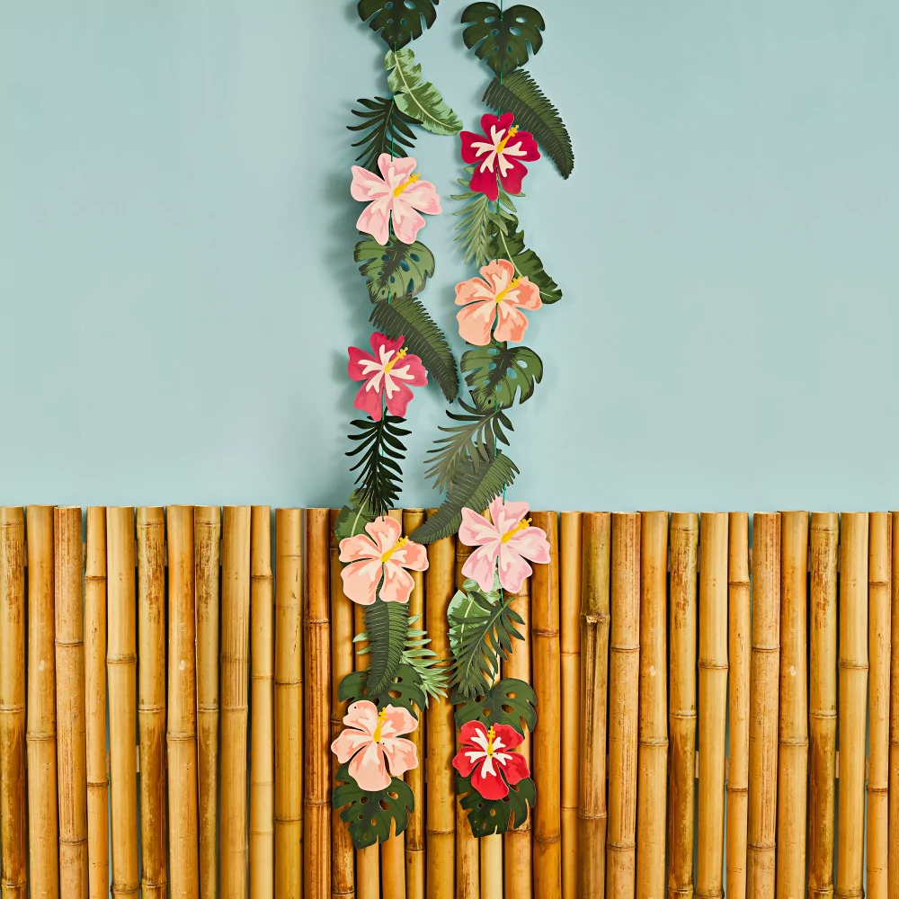 Hangende slingers tropische bloemen en bladeren