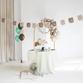 babyshower met grijze, creme en mint versiering