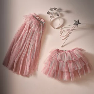 roze tule cape en tutu met een hoofdband met zilveren sterren en een zilveren toverstaf