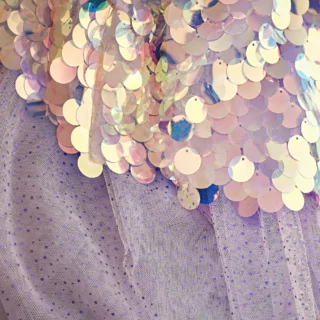 paarse cape met holografische pailletten en paarse diamantjes