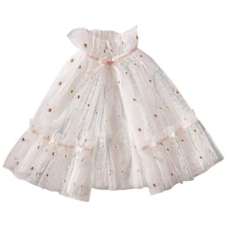 witte tule cape met madeliefjes erop en roze strikjes