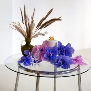 paarse papieren bloemen