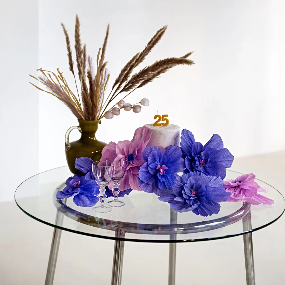 paarse papieren bloemen