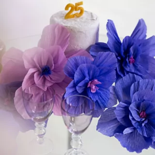 paarse papieren bloemen