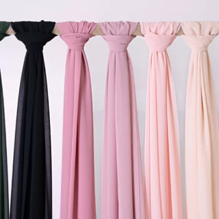 chiffon tafellopers in het donkergroen, zwart en roze